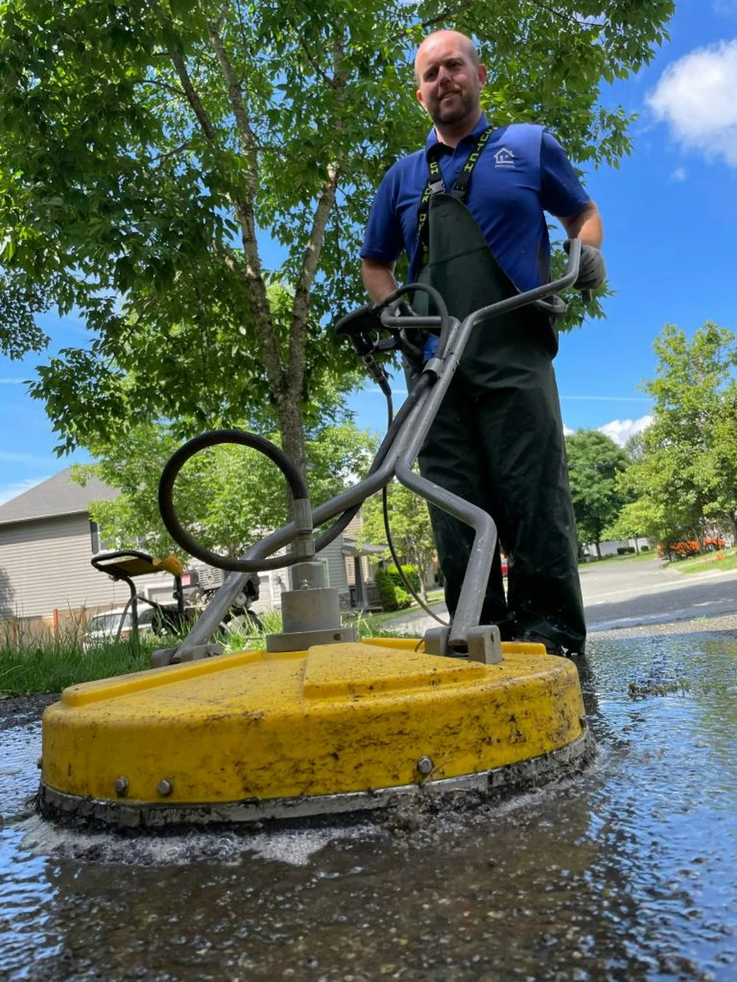 Flatwork Surface Cleaning Outdoors on /degreasing/ — Montreal Pressure Washing Montreal